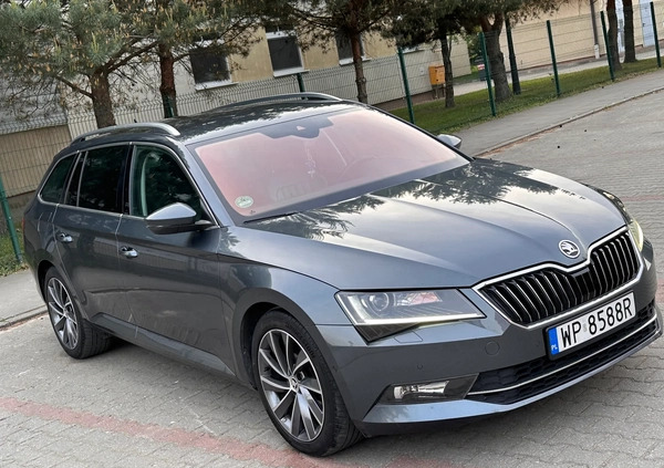 Skoda Superb cena 79900 przebieg: 164000, rok produkcji 2017 z Płock małe 742